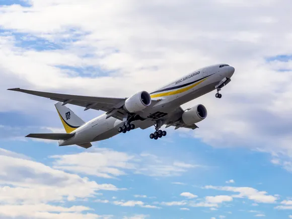 Navigating Turbulence: Shippers Pivot to Short-Term Contracts Amid Surging Air Cargo Rates and Market Volatility